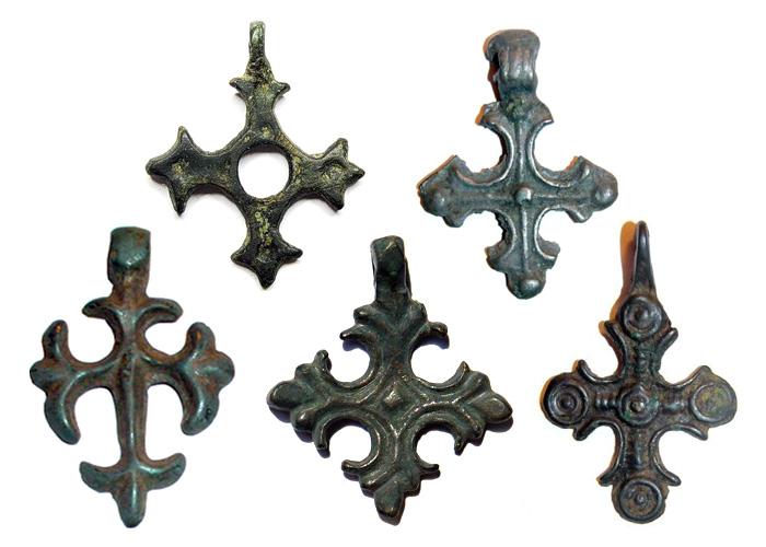 Древнерусские нательные кресты с криновидным окончанием лопастей, XI-XIII вв.