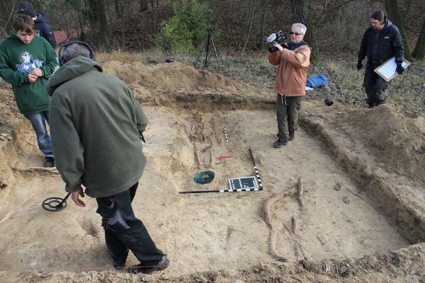 Захоронения найденное барсуком - к северо-востоку от Берлина