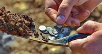 Найден клад под Ельцом. При обследовании металлоискателем места раскопок под селом Аргамач-Пальна ученые обнаружили клад, состоящий из 14 серебряных монет.