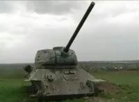 Нашли заброшенный танк Т-34 стоит по средине поля. На берегу речки Кармиус, Старобейчевский район, Донецкого края с 40-х годов стоит танк Т34. 