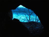 Вид изнутри пещеры 