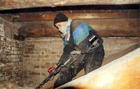 Алексея Елизарьева поиск на чердаке в Иркутске фото начала 2000 годов. Металлоискатель Sovereign XS.