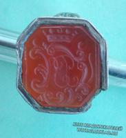 Перстень с лороной и вензелем.