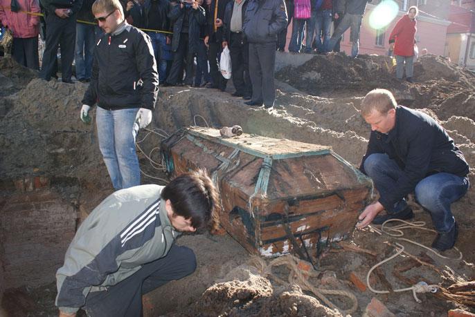 В центре Ростова раскопали кладбище священников. Установлено, что захоронения были сделаны в 1772 году. 