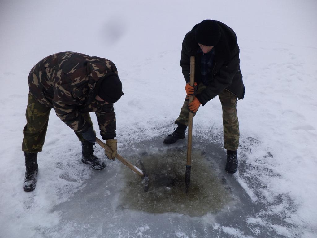 Делаем лунку