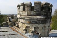 Башня в замкеРомановых  Боркинского леса