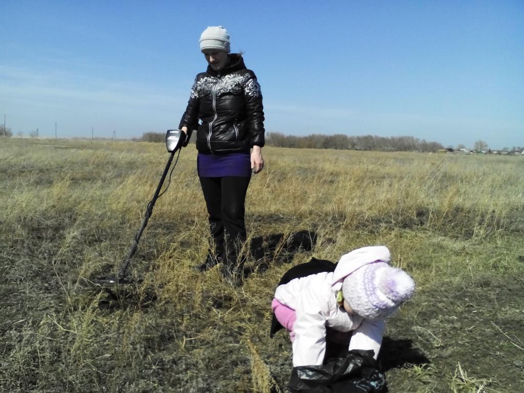 Жена и дочка на копе