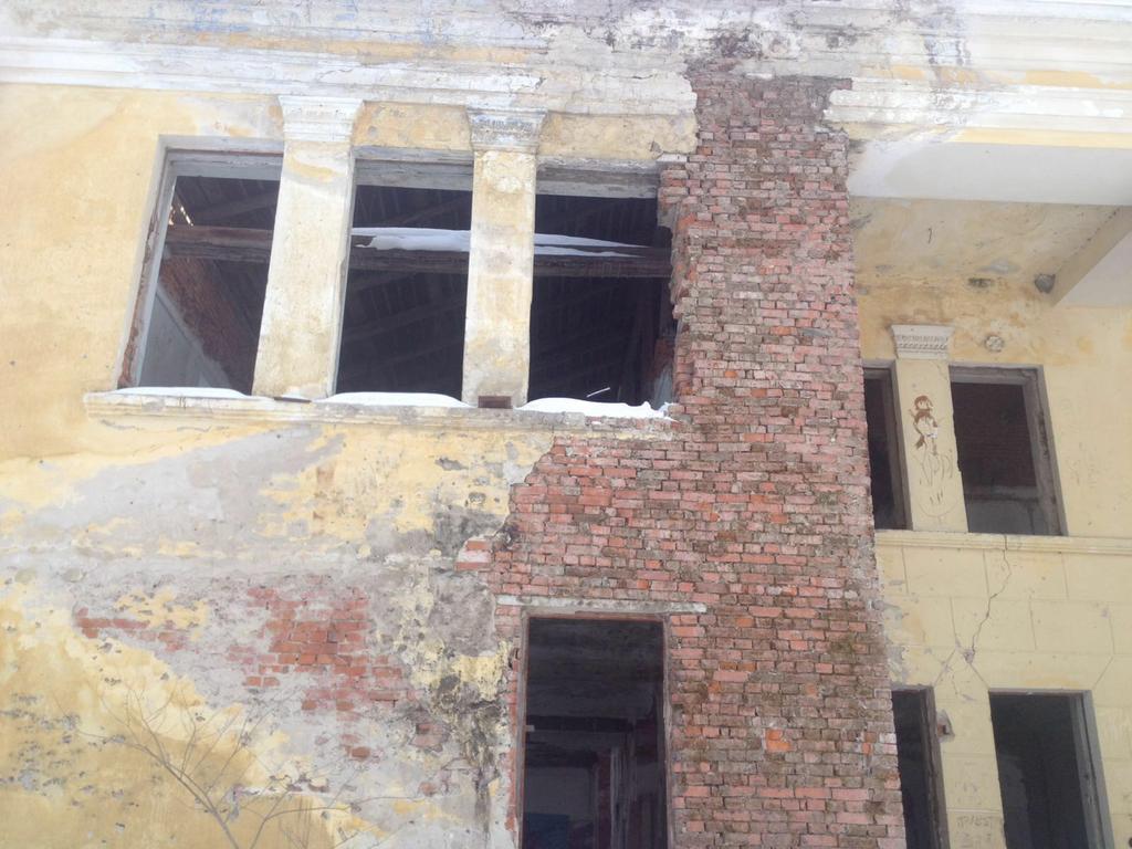 Заброшенное здание