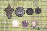 Крестик лепесток и монеты
