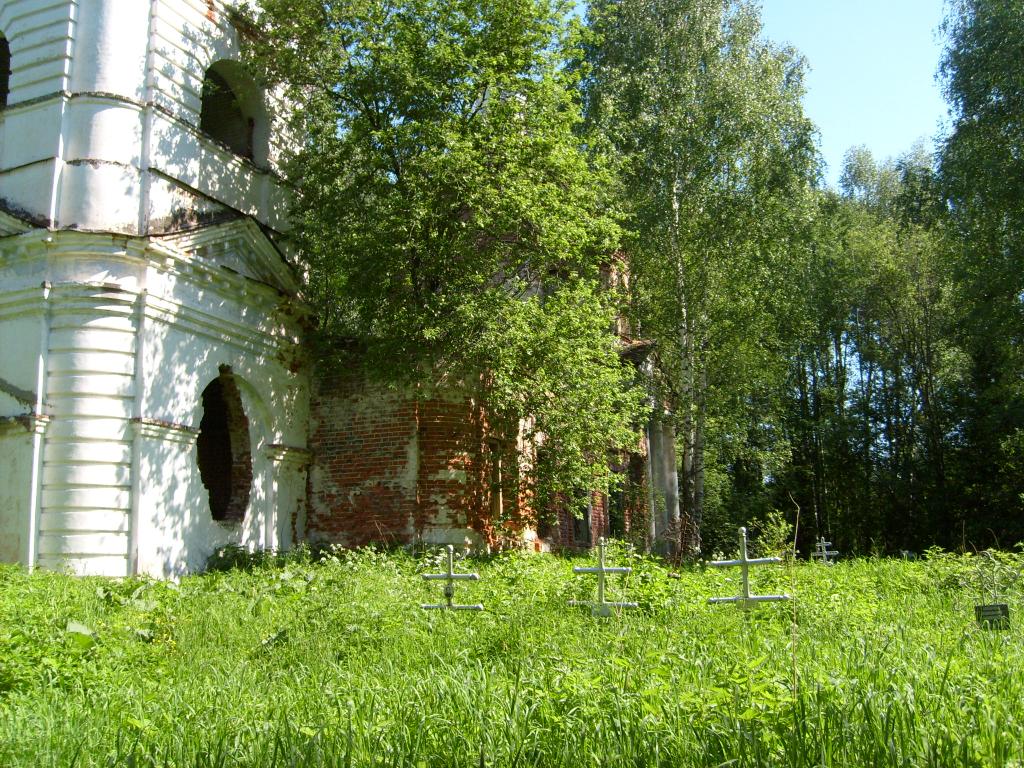 погост в лесу